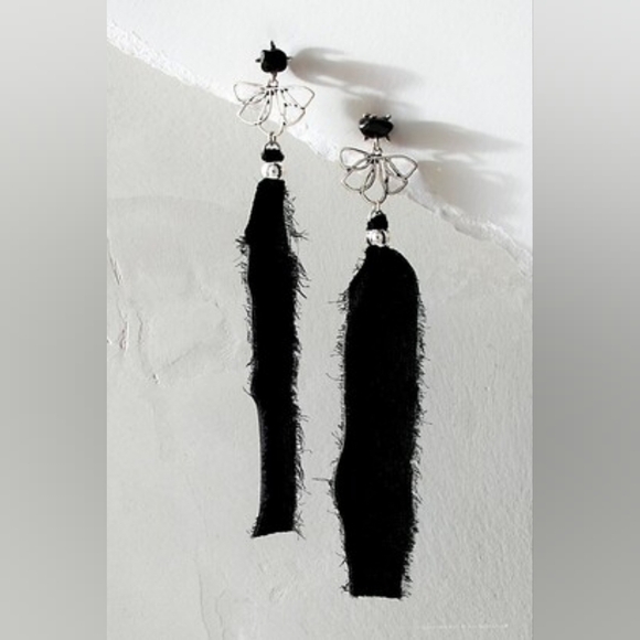 NWT Free People Black Ribbon Lulu Dangles Earrings - Picture 1 of 7